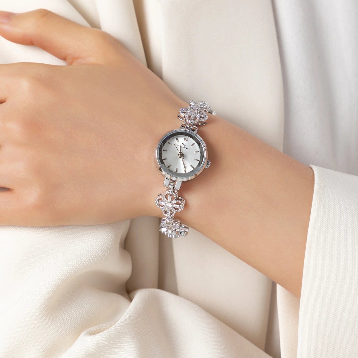 luxurious women's watch 04