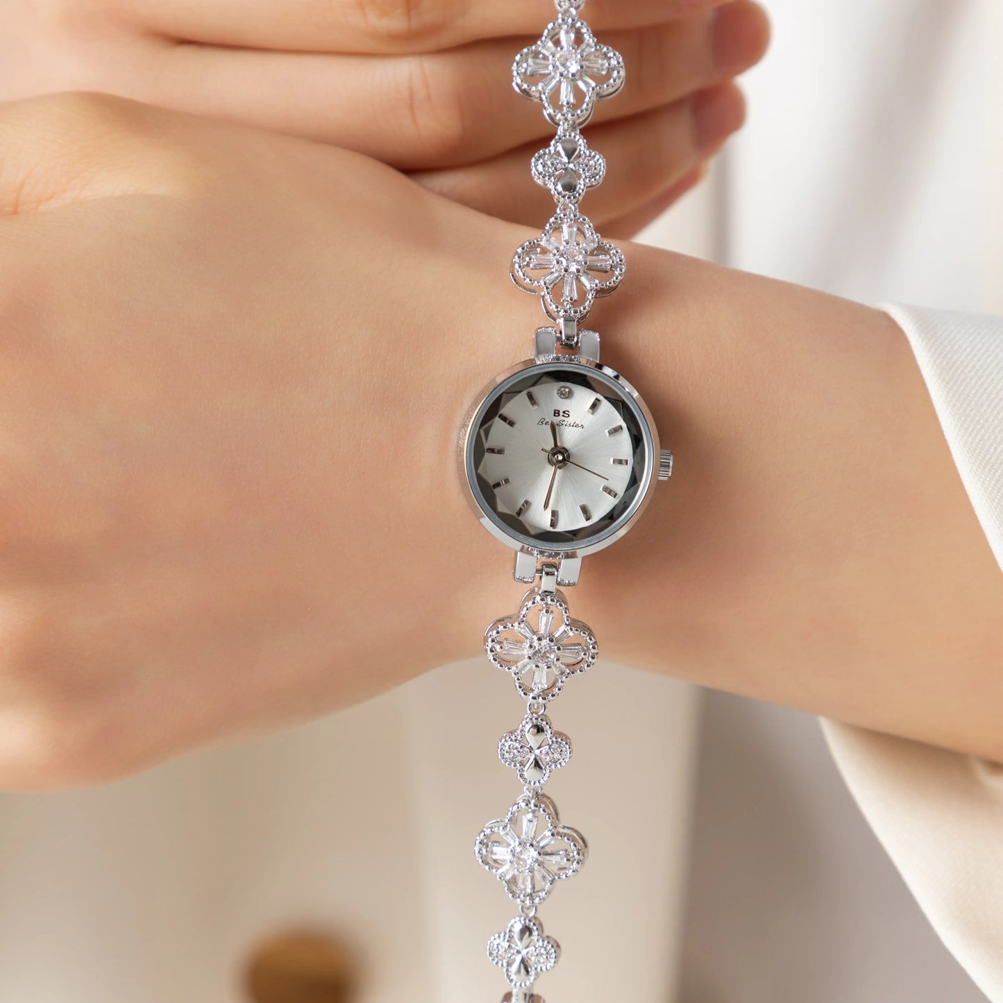 luxurious women's watch 04