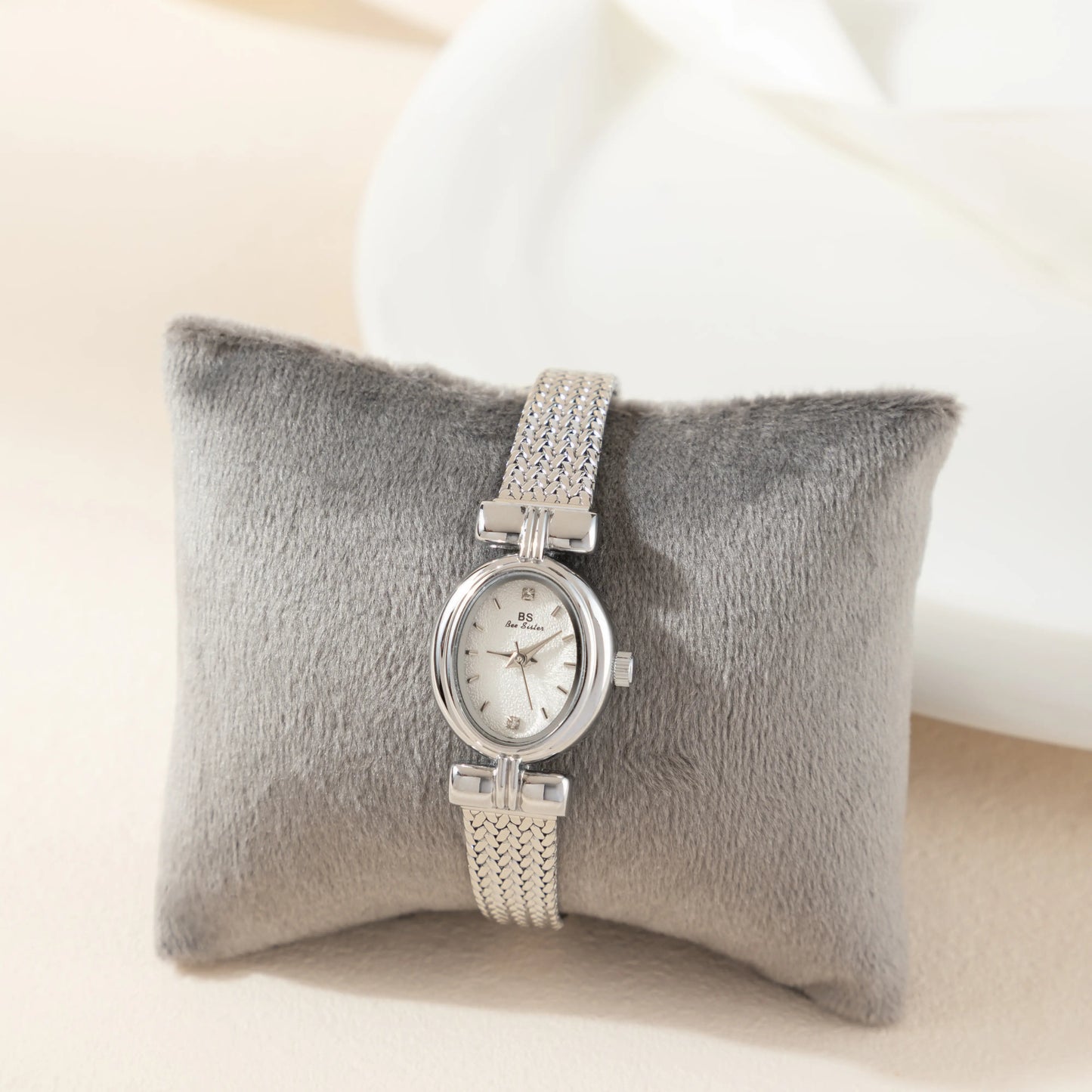 luxurious women's watch 06