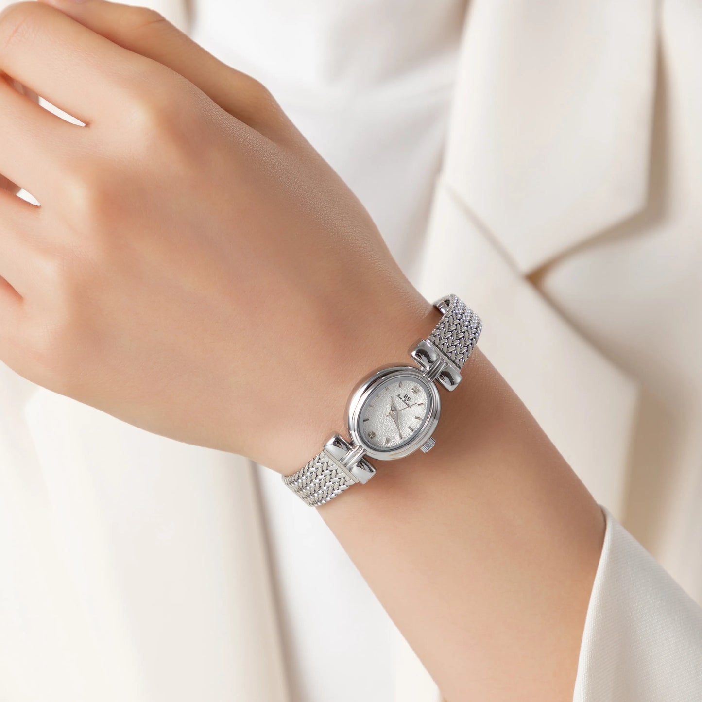 luxurious women's watch 06