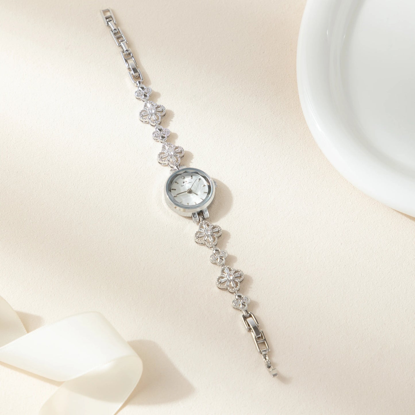 luxurious women's watch 04