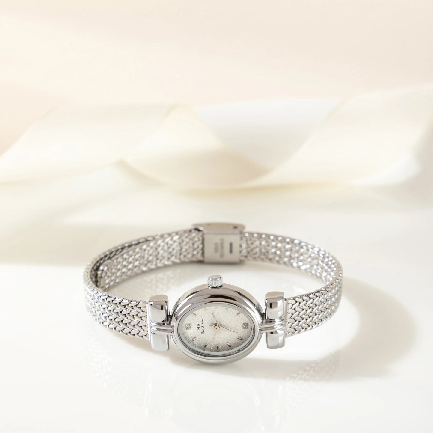 luxurious women's watch 06