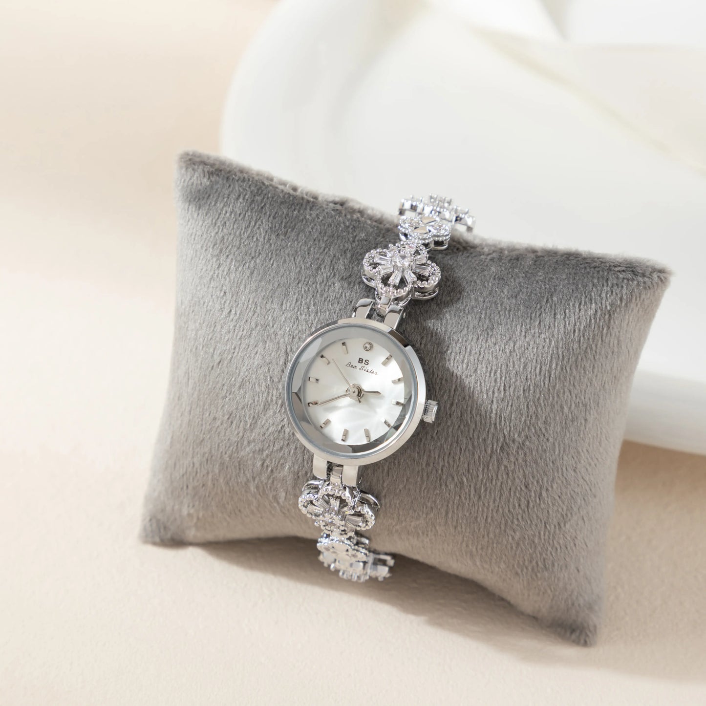 luxurious women's watch 04